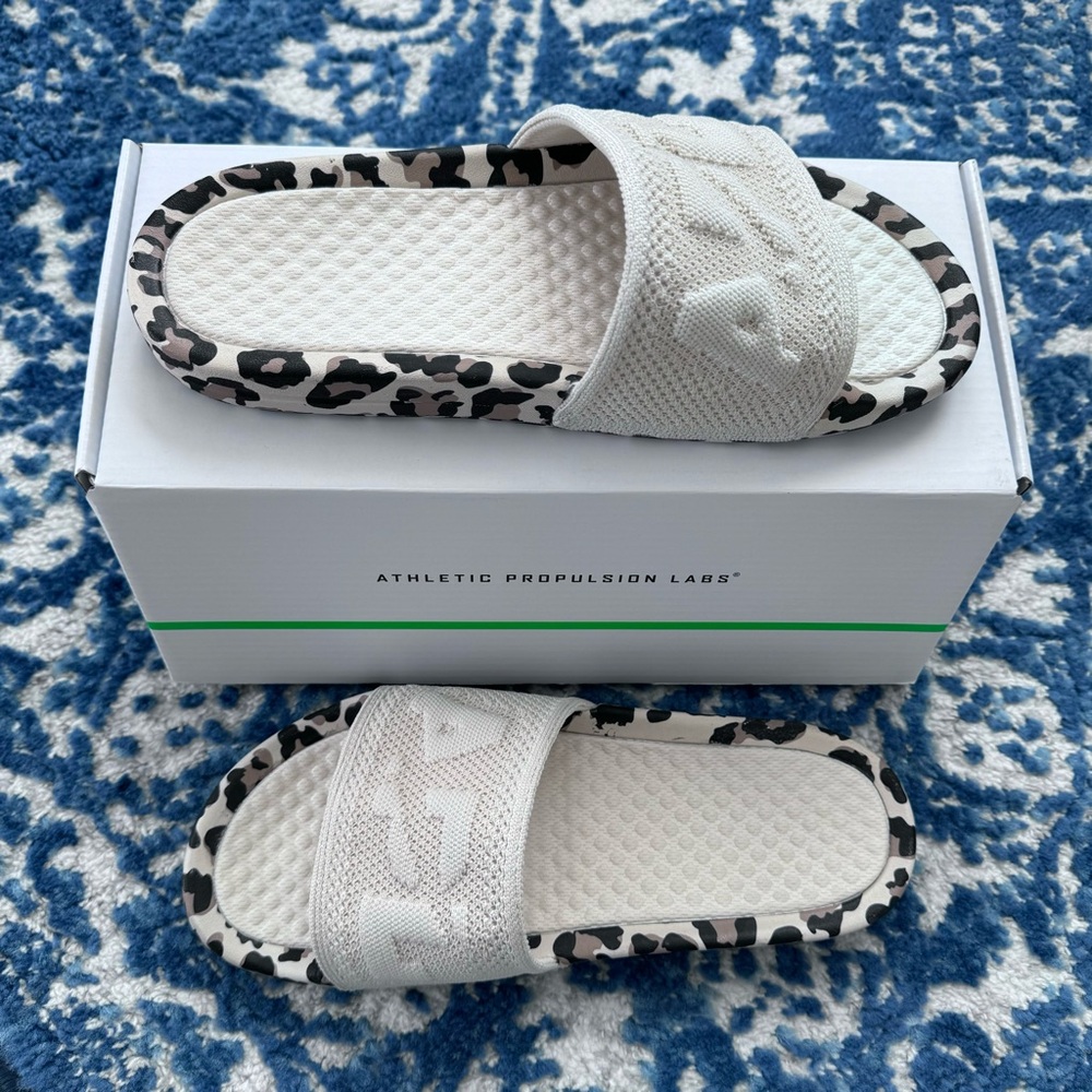NEW in box - APL Women’s Slides - Size 9